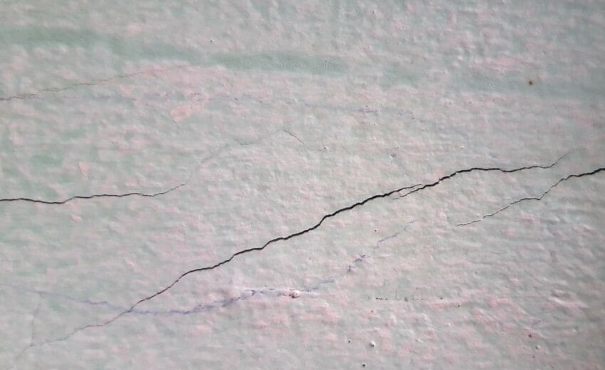 Crepe nei muri e umidità: come risanare con la resina impermeabilizzante