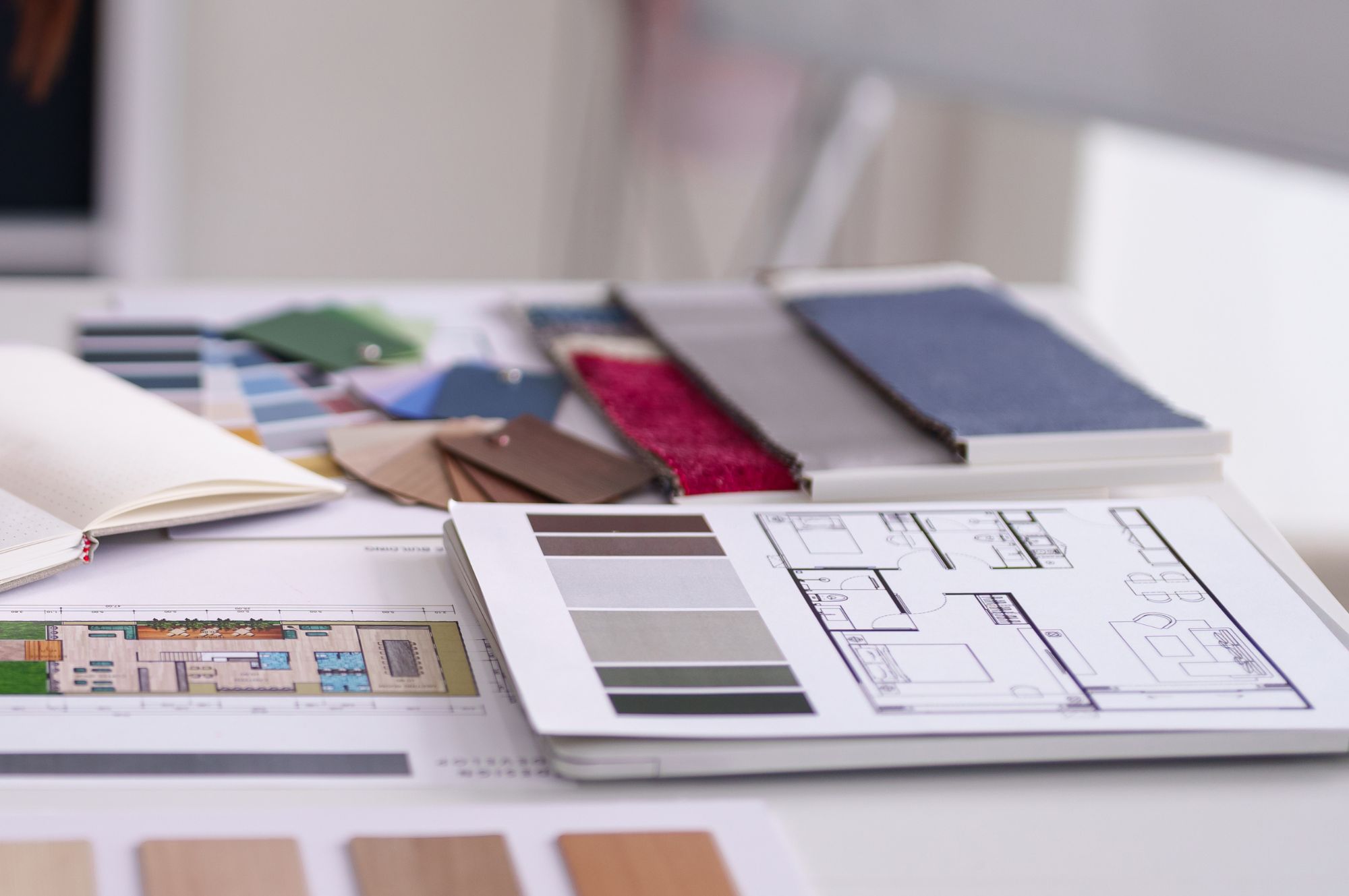 Tendenze interior design 2026: la resina tra i materiali top