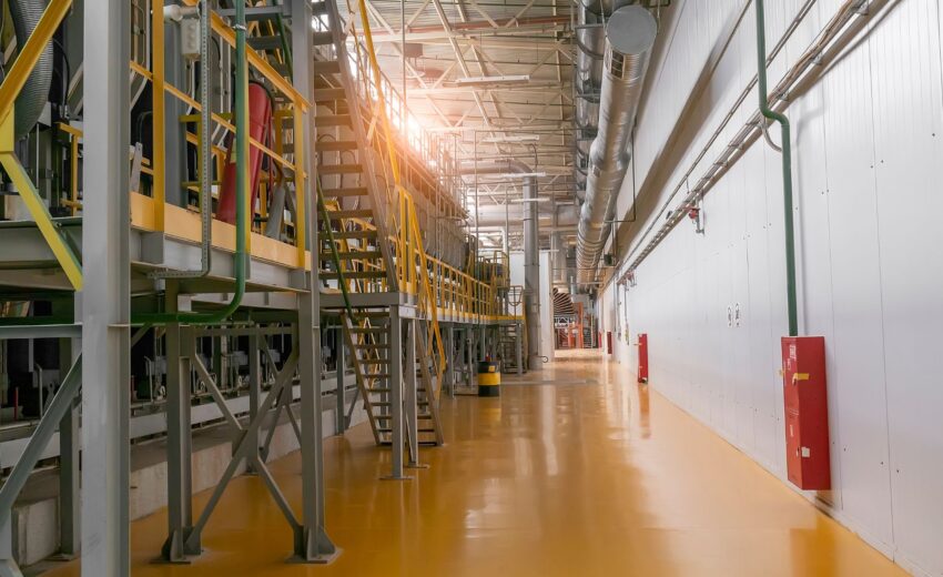 Pavimenti in resina per ambienti industriali e magazzini: prestazioni e durata