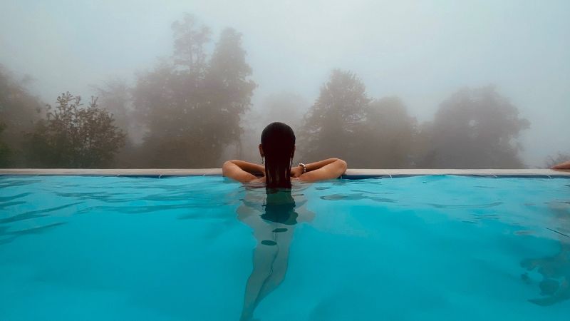Piscine, fontane e vasche: perché il rivestimento si rifà a fine stagione